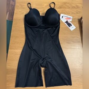 Spanx bodysuit. Size L. Never worn.